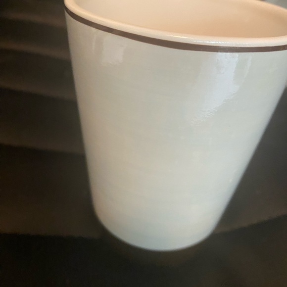 Kassatex Fine Porcelain Cup & Tissue Holder Light sky blue with brown trim - Picture 4 of 11